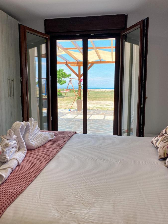 Seafront Oasis Beach Houses Ierissos Bagian luar foto